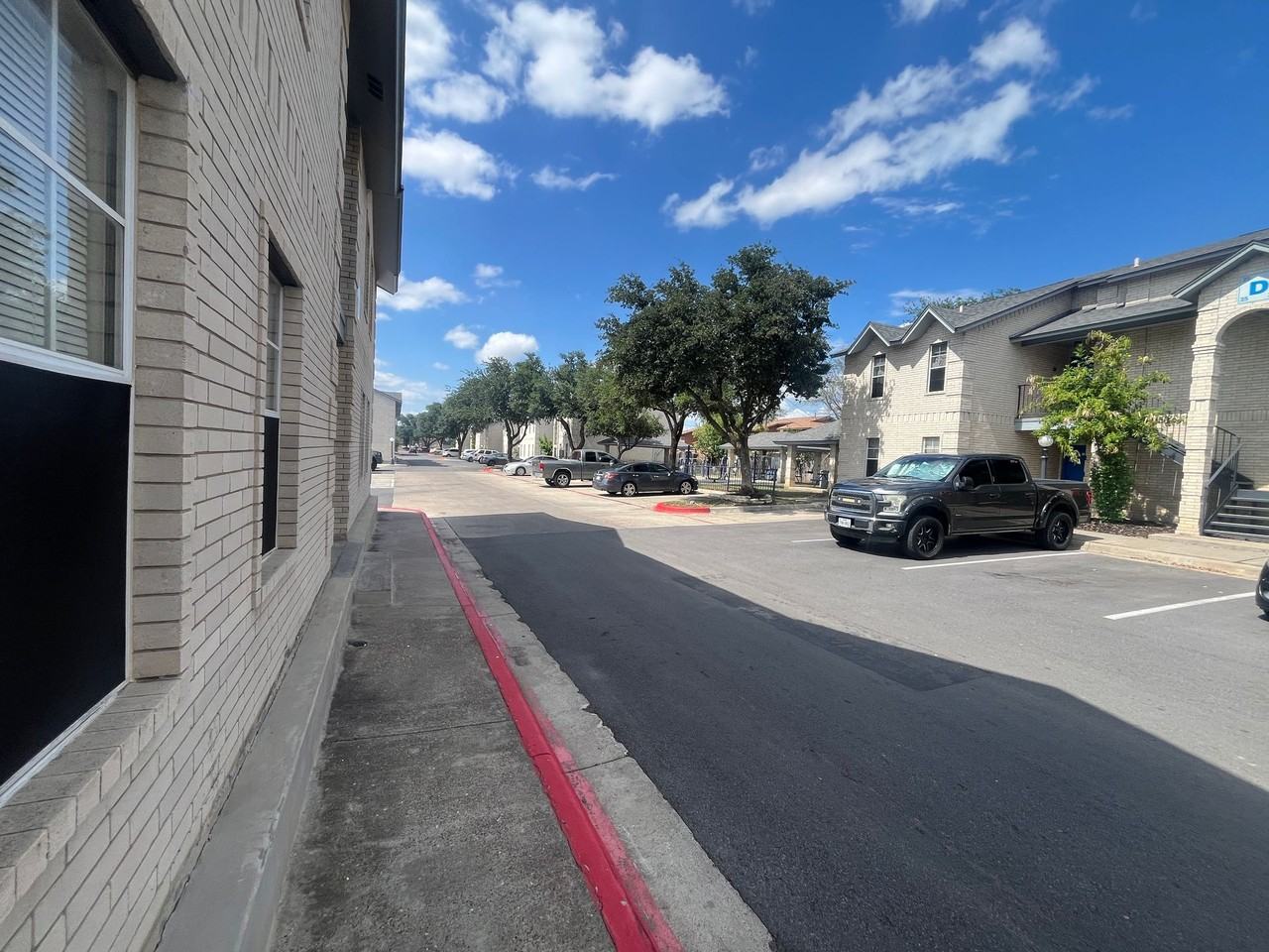 Town Lake Apartments - Photo 7 of 38