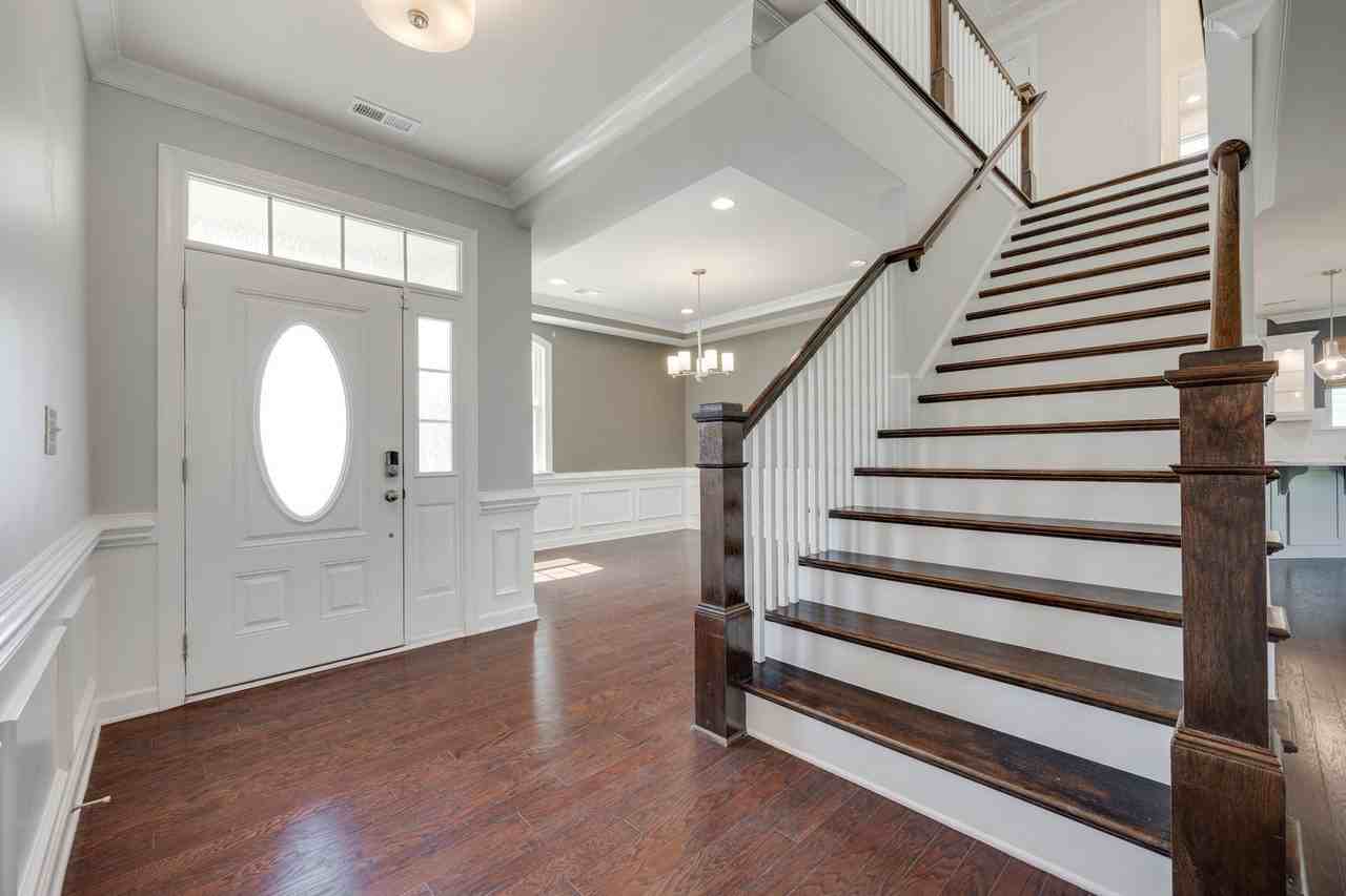 421 Sandbar Pt - Photo 3 of 44
