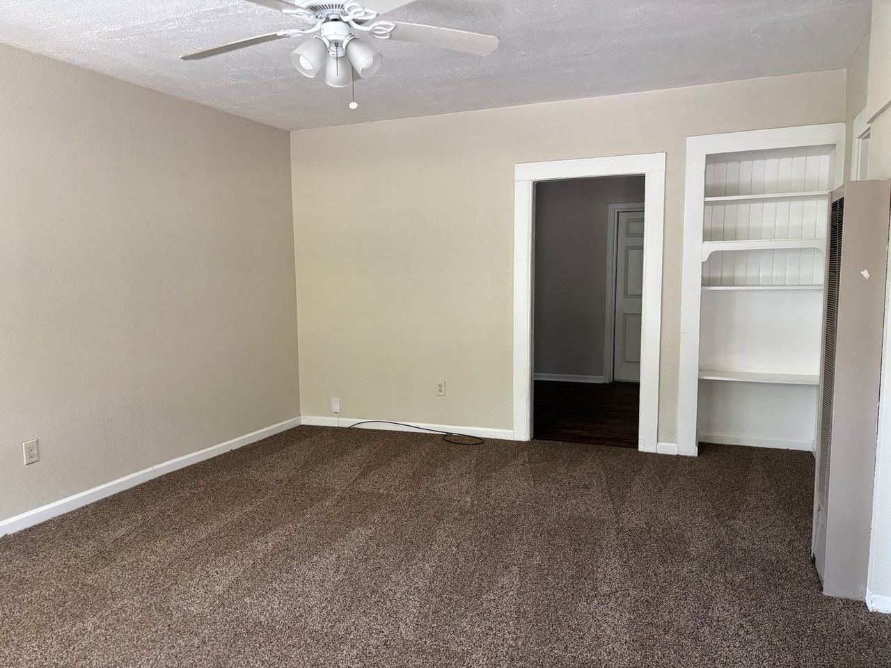 223 N Park Ave - Photo 3 of 12