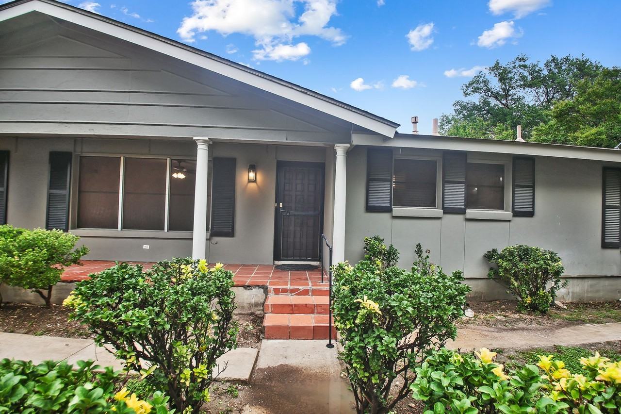 136 Danube Dr - Photo 2 of 22