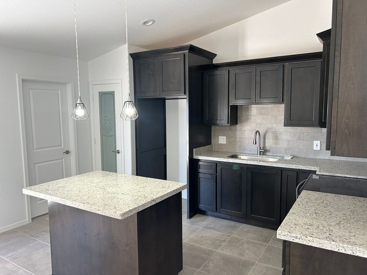 12617 S Prescott Rd - Photo 3 of 13