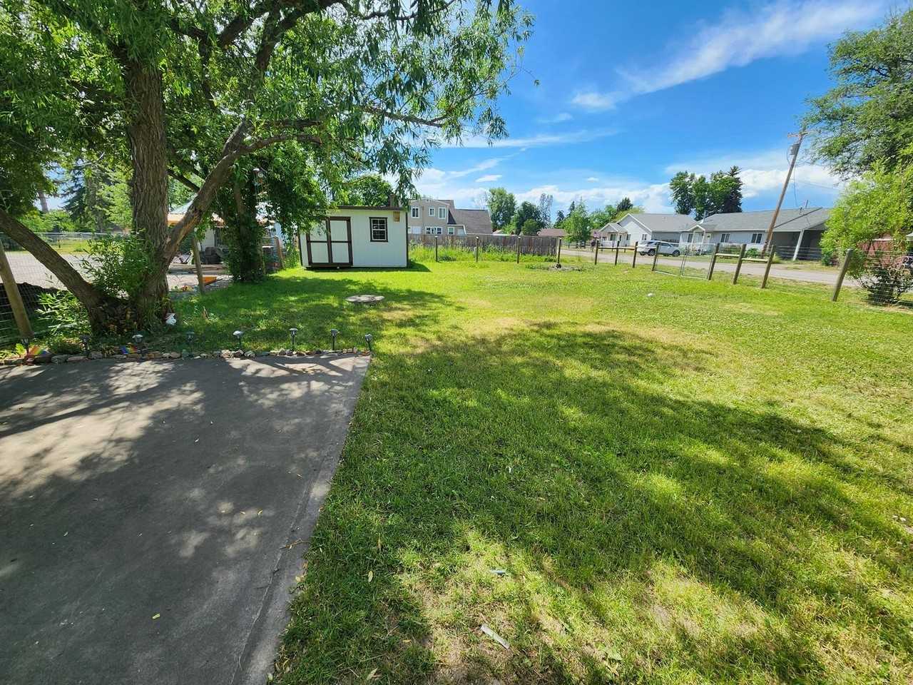 227 Eisenhower St Se - Photo 2 of 22