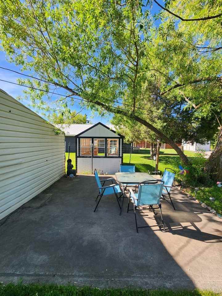 227 Eisenhower St Se - Photo 3 of 22