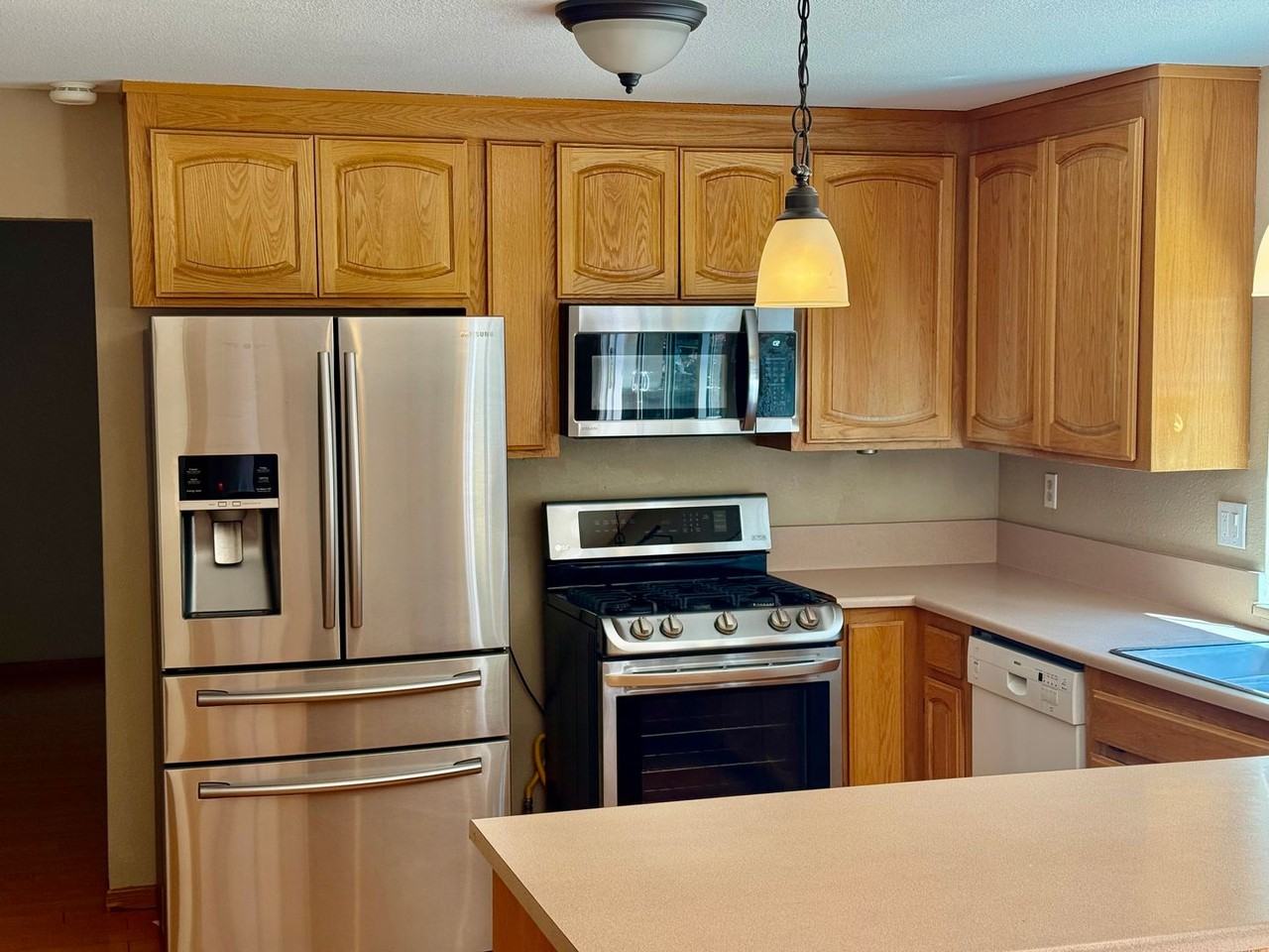 101 Mt Whitney Way - Photo 2 of 22
