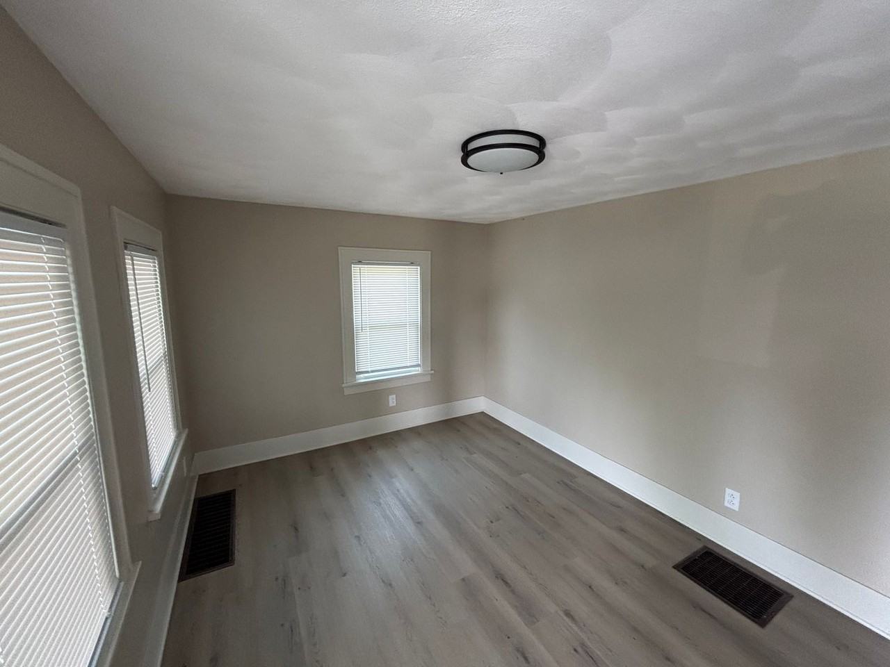 40 N Brookside Ave - Photo 2 of 9