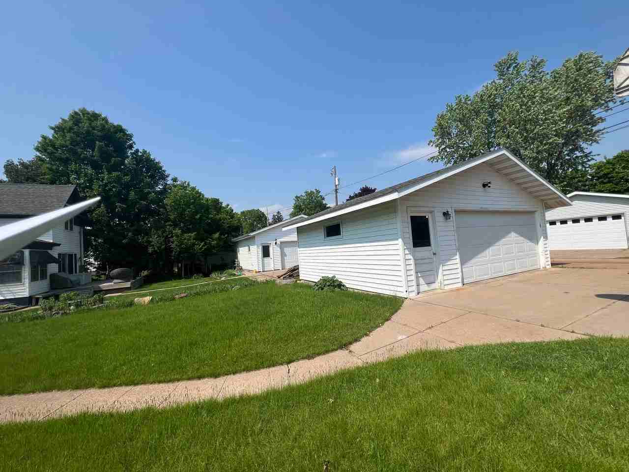 1715 Fairmount St - Photo 2 of 24