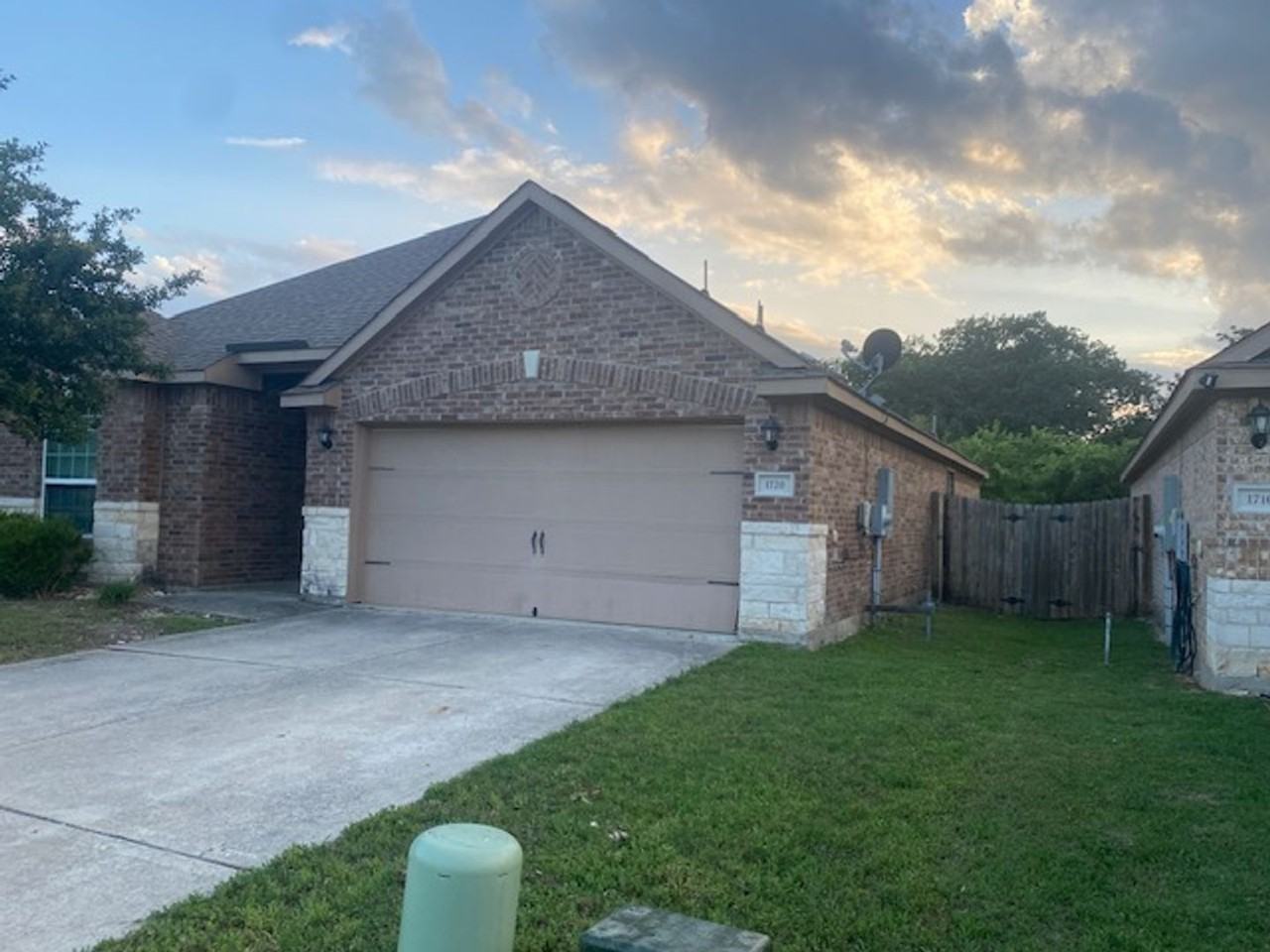 1720 Persimmon Dr - Photo 2 of 23