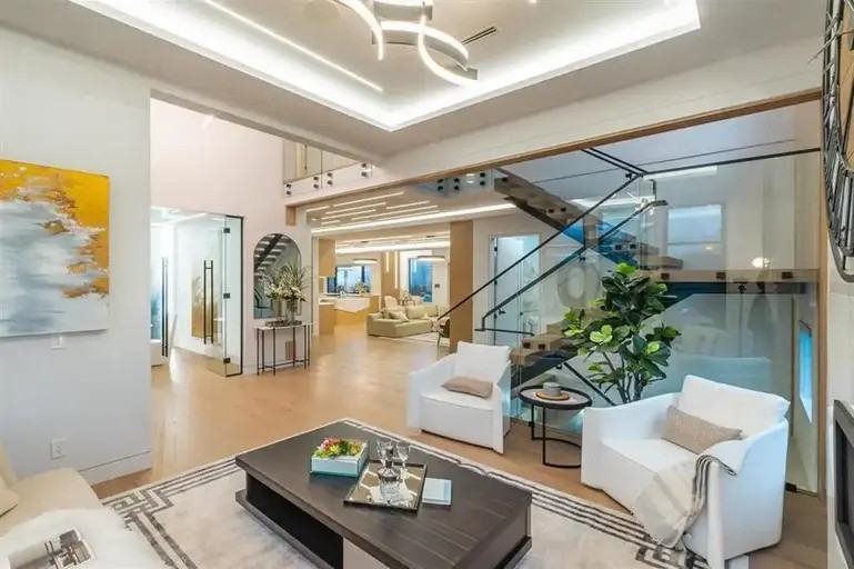 3228 164 St - Photo 3 of 30