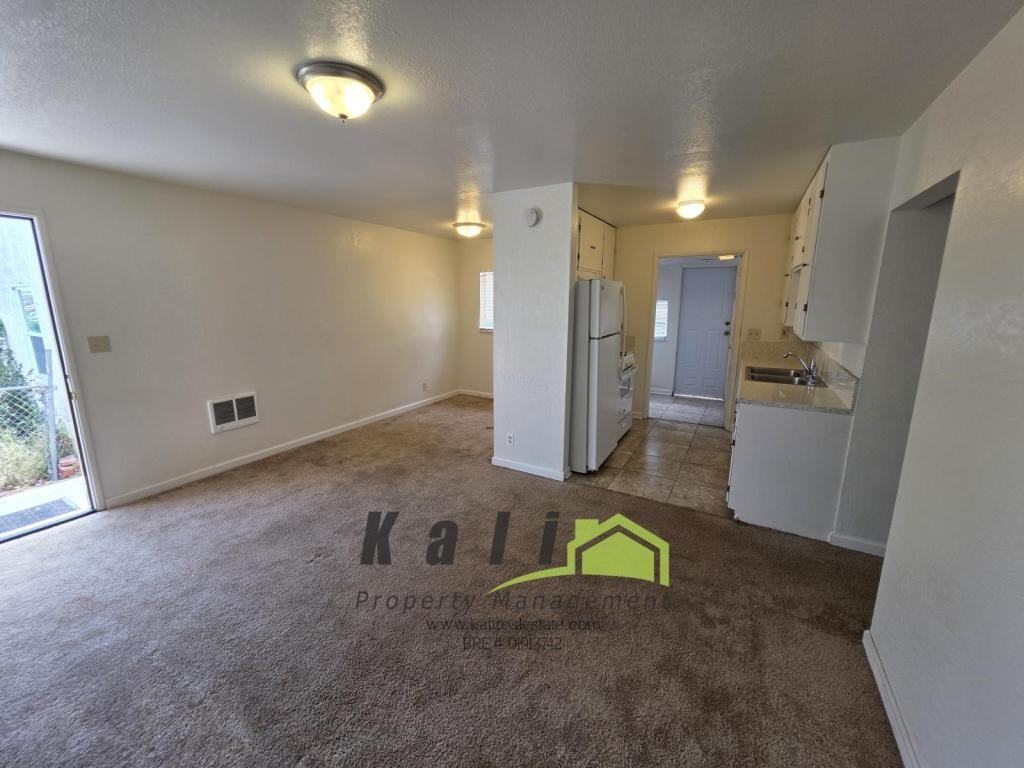 2128 Flintridge Dr - Photo 3 of 15