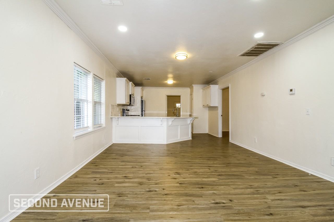 1521 S Blackwelder Ave - Photo 7 of 26