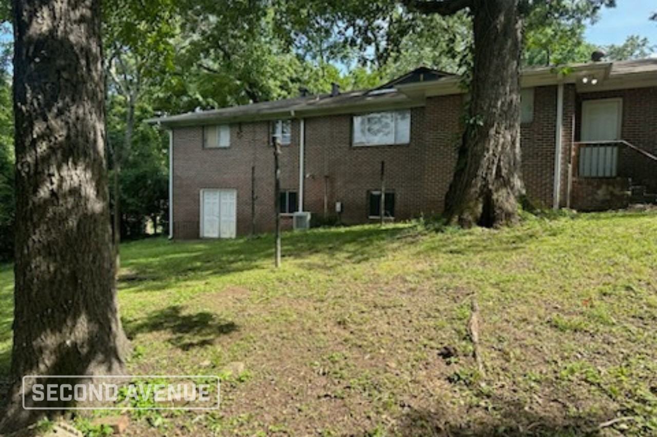 957 Hickory Cir - Photo 2 of 19
