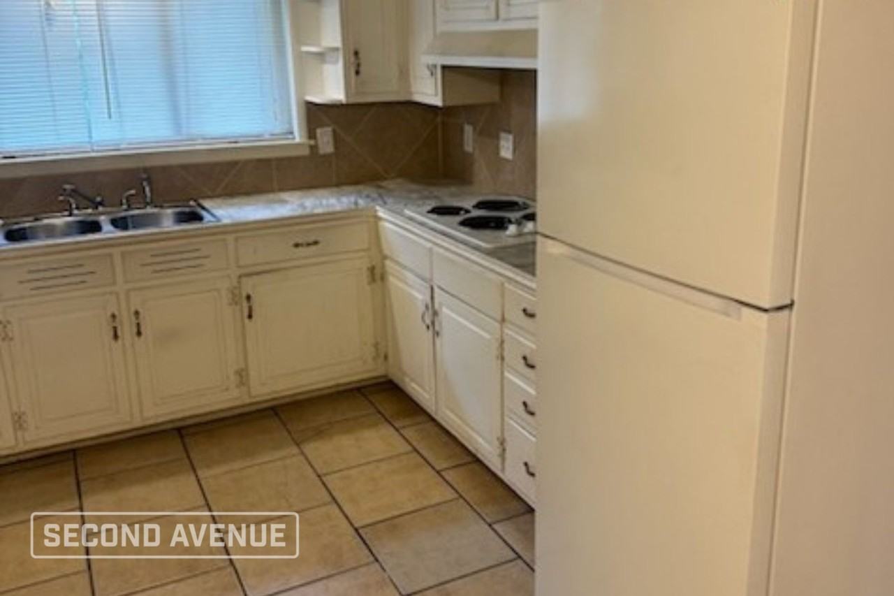 957 Hickory Cir - Photo 4 of 19