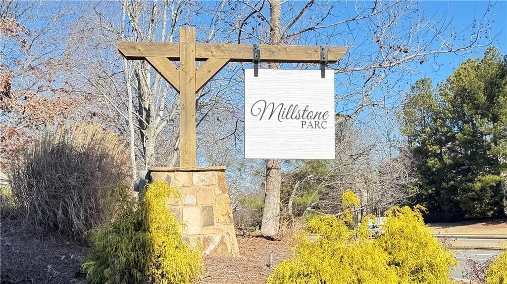 13040 Deerfield Pkwy - Photo 2 of 38