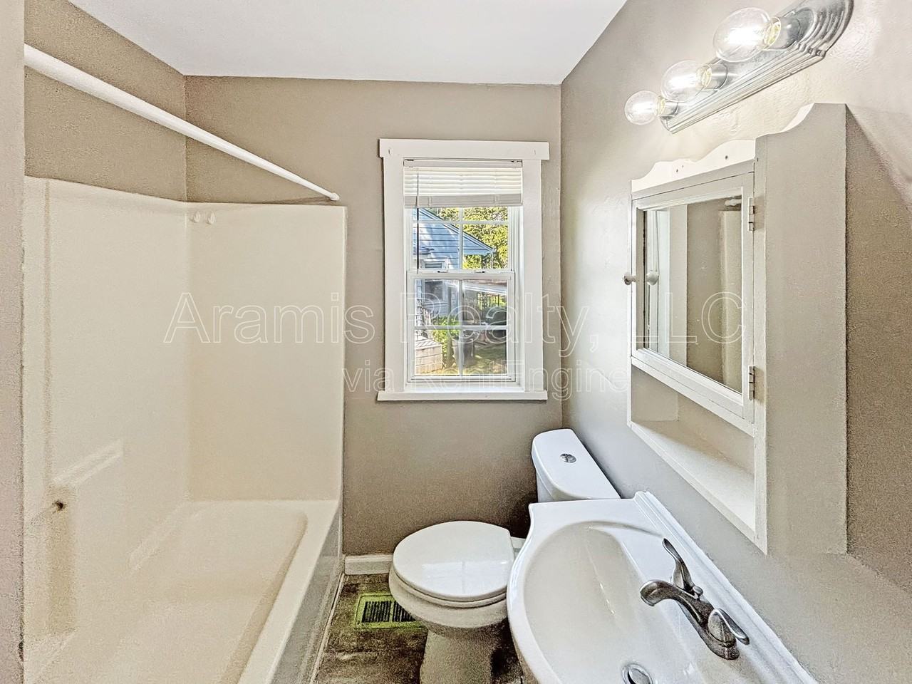 394 Allgood Rd Ne - Photo 7 of 8