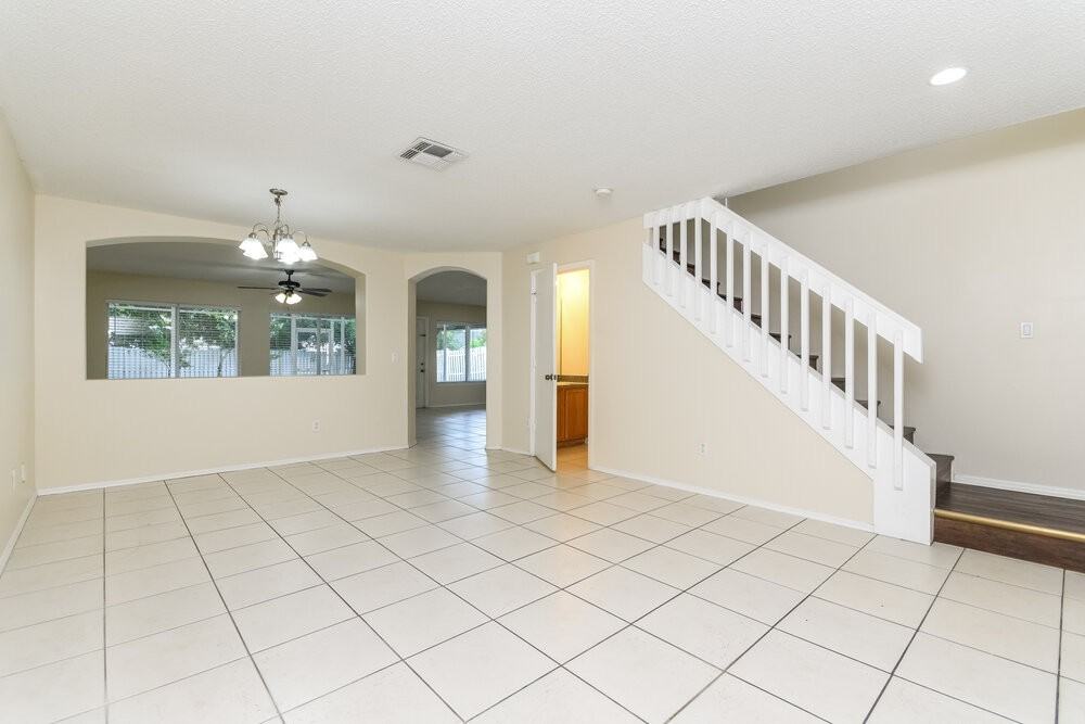 1231 Heather Lake Dr - Photo 4 of 17