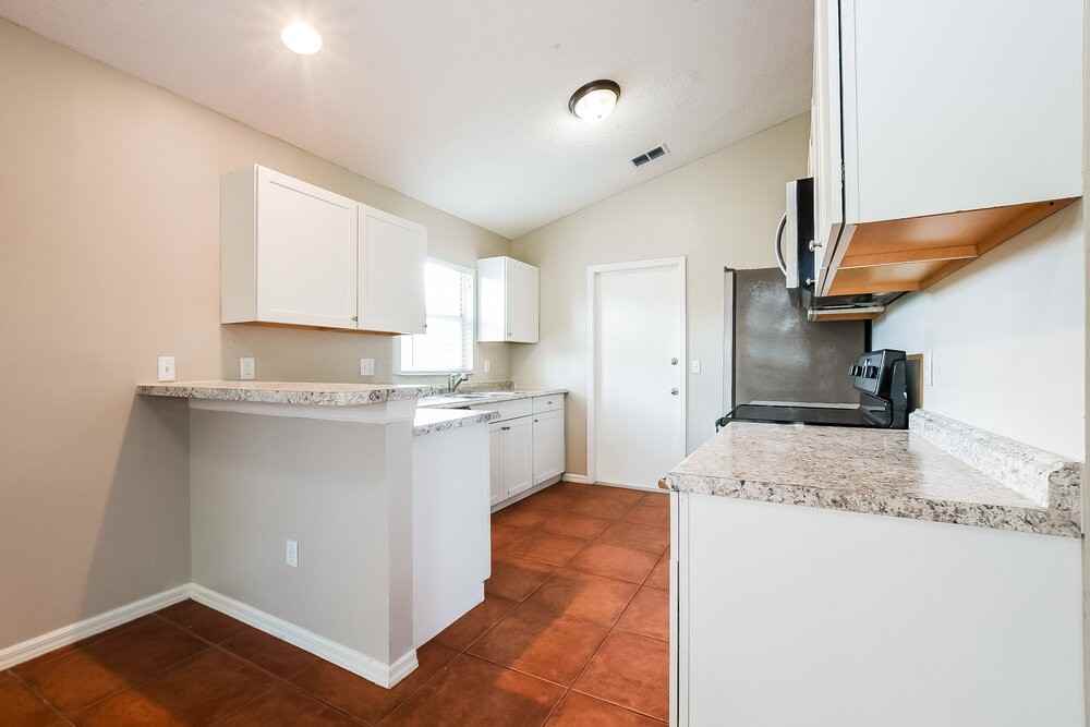 1199 Twin Rivers Blvd - Photo 7 of 16