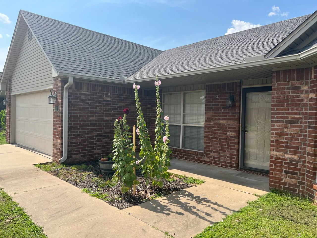 8105 Huntington Way - Photo 2 of 12