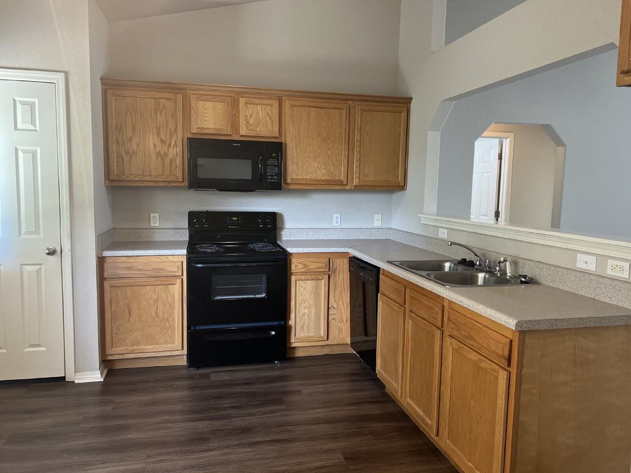 8105 Huntington Way - Photo 5 of 12