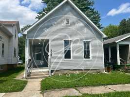 featured image of 325 E Streicher St