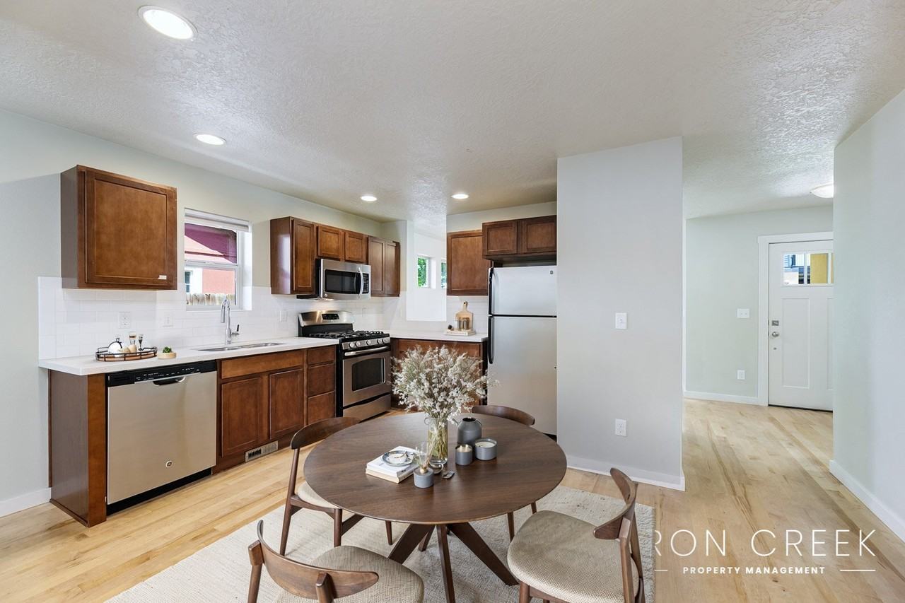 1243 S Division Ave - Photo 3 of 15