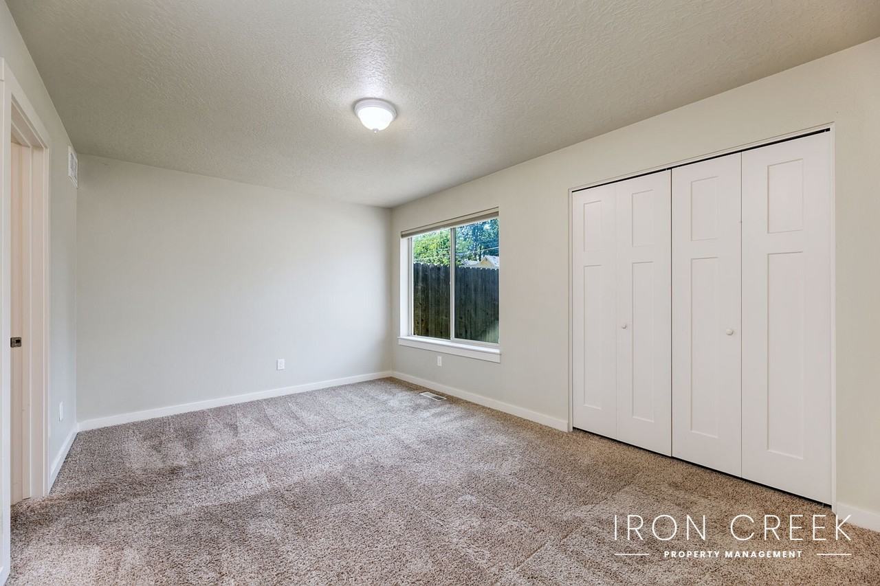 1243 S Division Ave - Photo 5 of 15