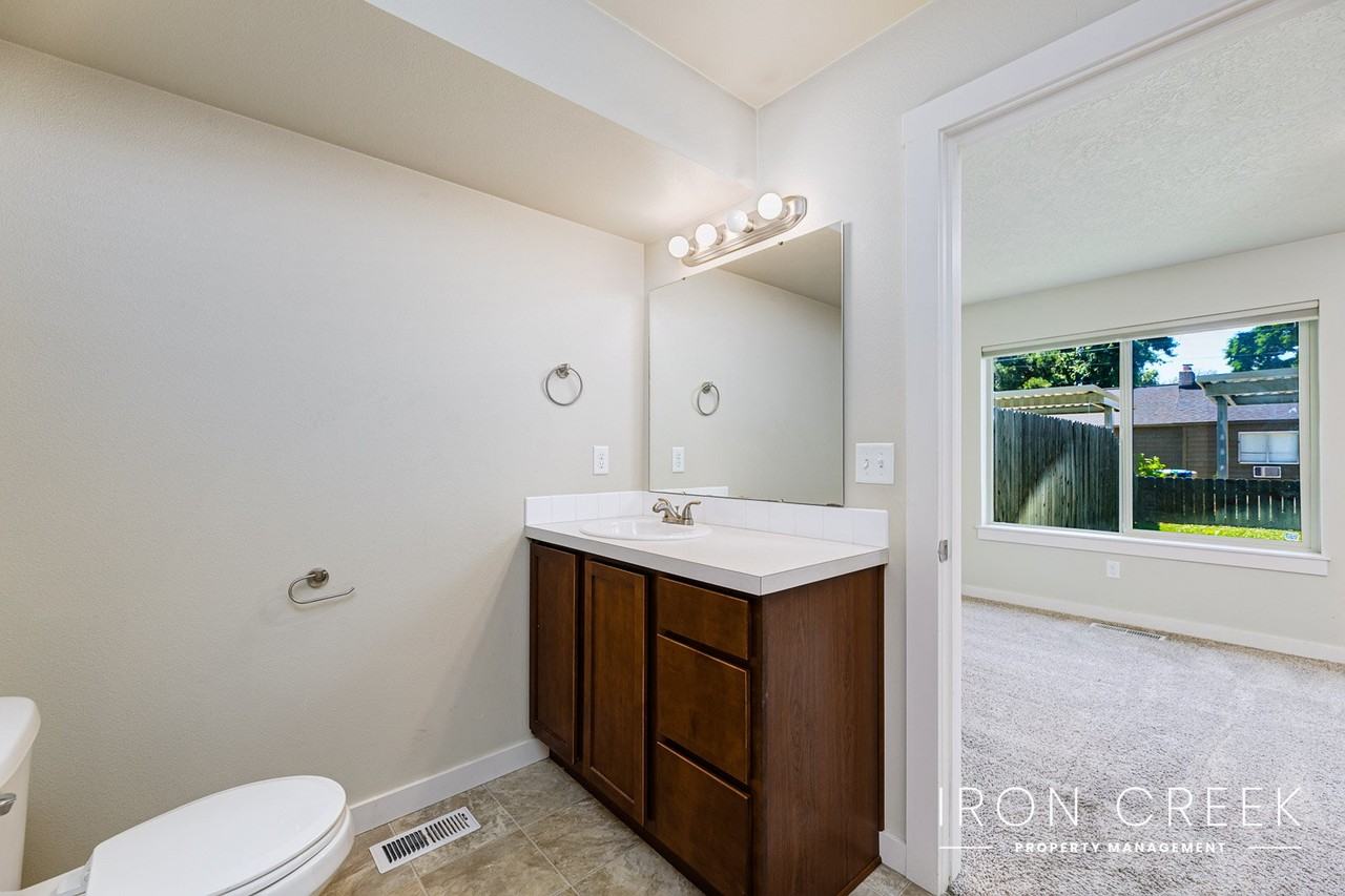 1243 S Division Ave - Photo 6 of 15