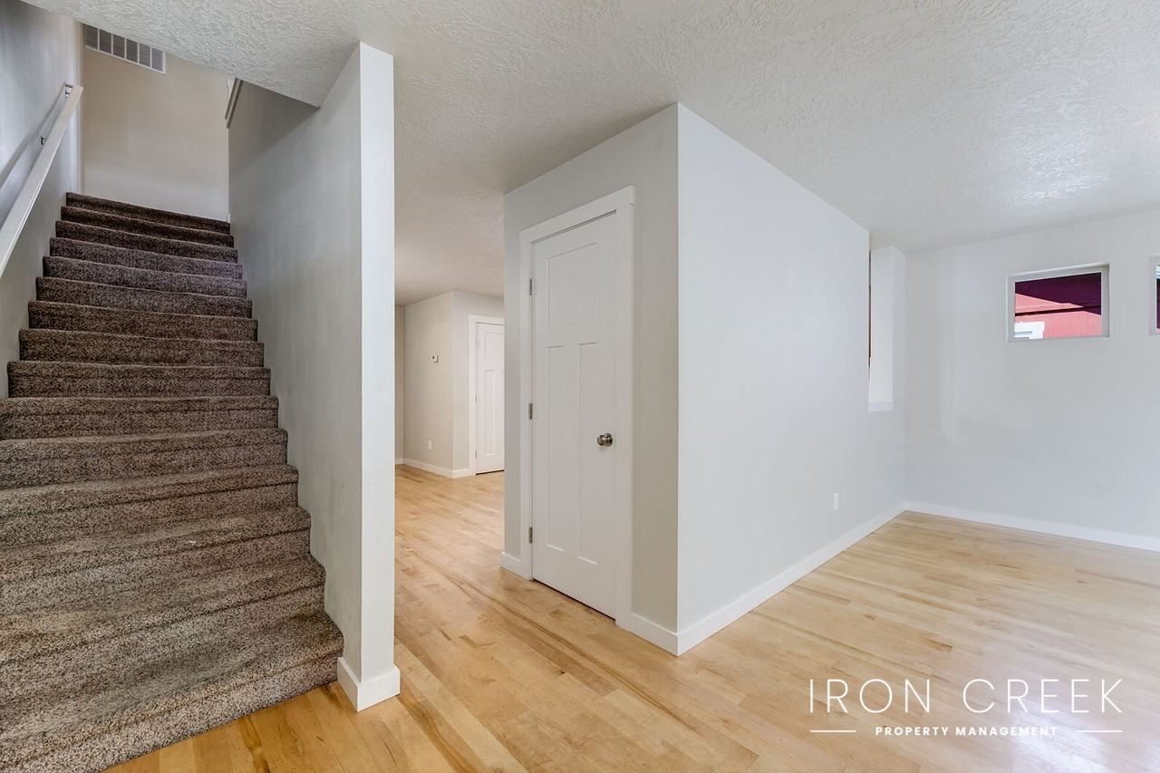 1243 S Division Ave - Photo 7 of 15