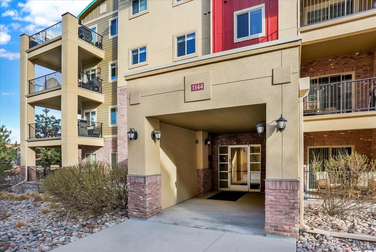 1144 Rockhurst Dr - Photo 2 of 19