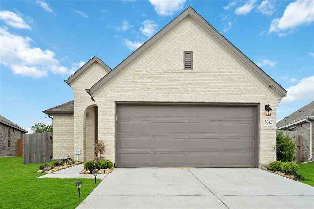 5042 Chestnut Orchard Dr #NA - Photo 2 of 18