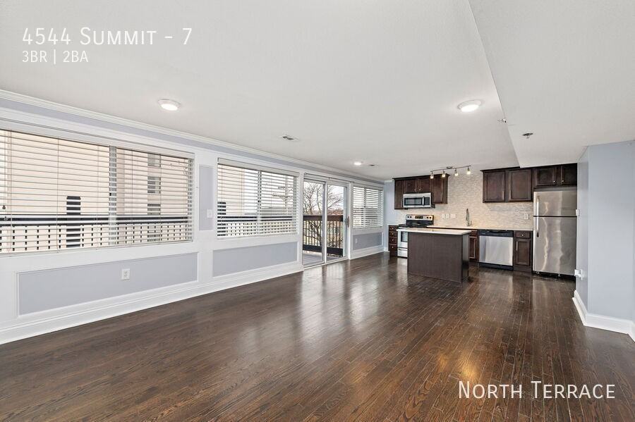 4544 Summit St #7