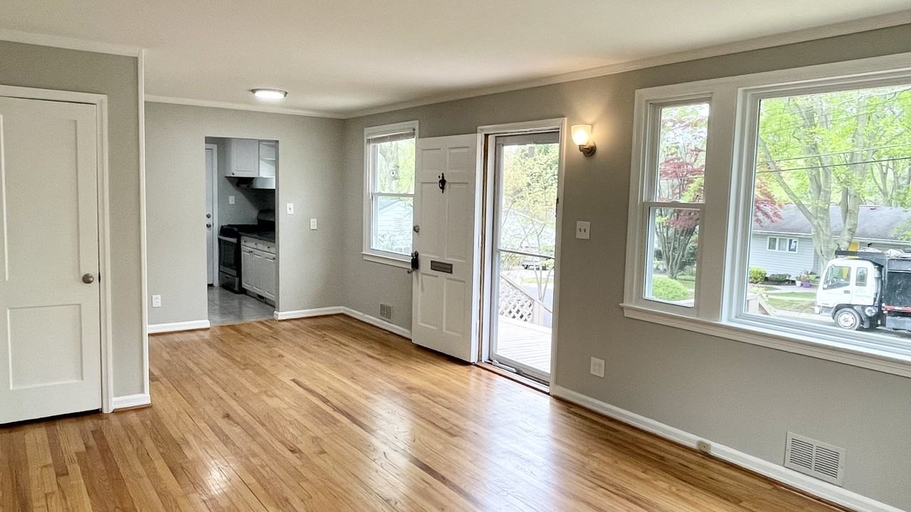 9701 Montauk Ave - Photo 3 of 27