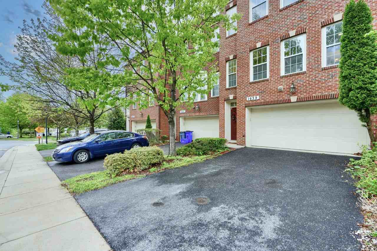 1639 Whitehall Dr - Photo 2 of 35