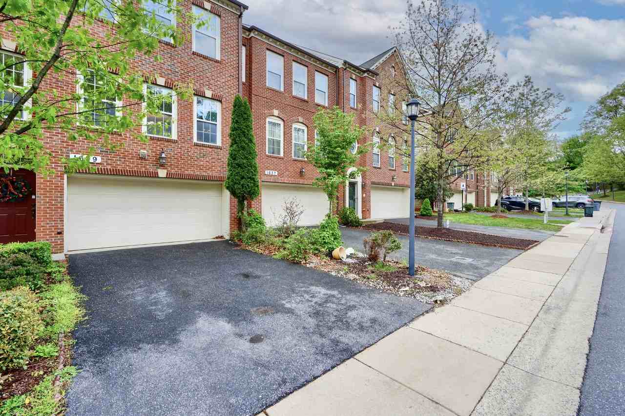 1639 Whitehall Dr - Photo 3 of 35