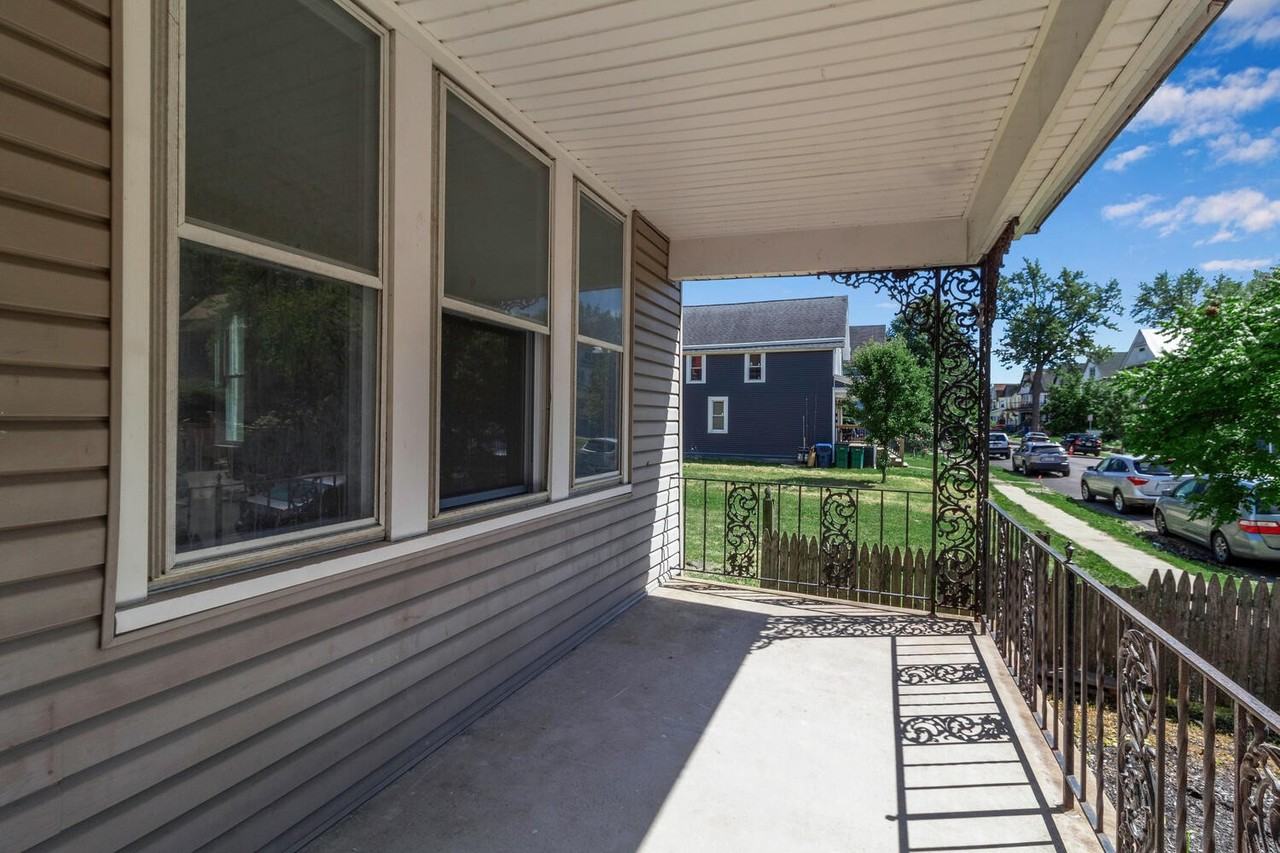 305 Parkdale Ave - Photo 2 of 9