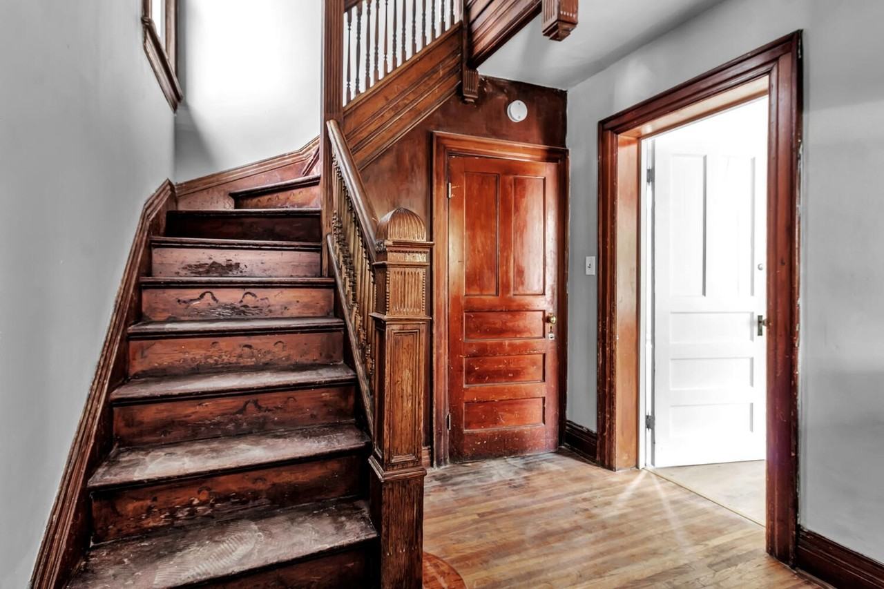 305 Parkdale Ave - Photo 3 of 9