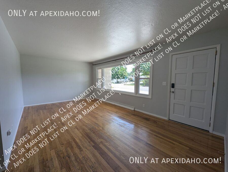 4414 W Clinton St - Photo 3 of 19