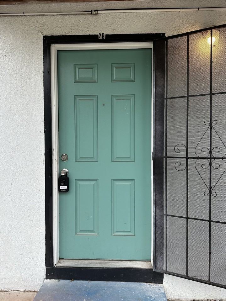 711 E Carson St #B2 - Photo 2 of 15