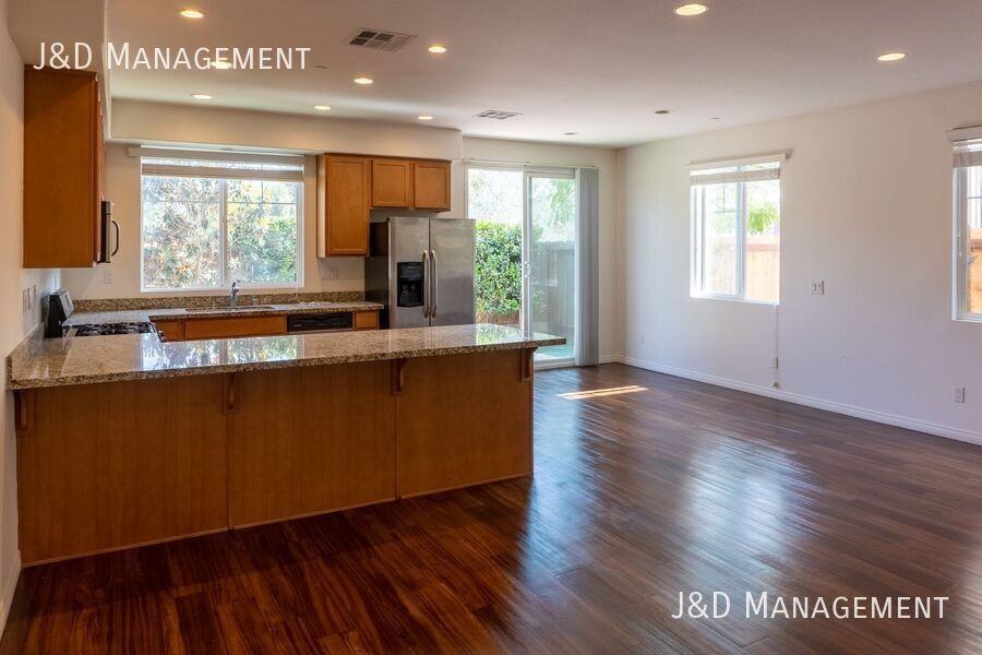 3166 Bancroft Dr #1 - Photo 3 of 35