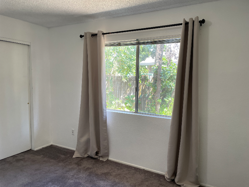 1383 Hobart Dr - Photo 3 of 11