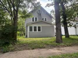 featured image of 812 6th Ave S