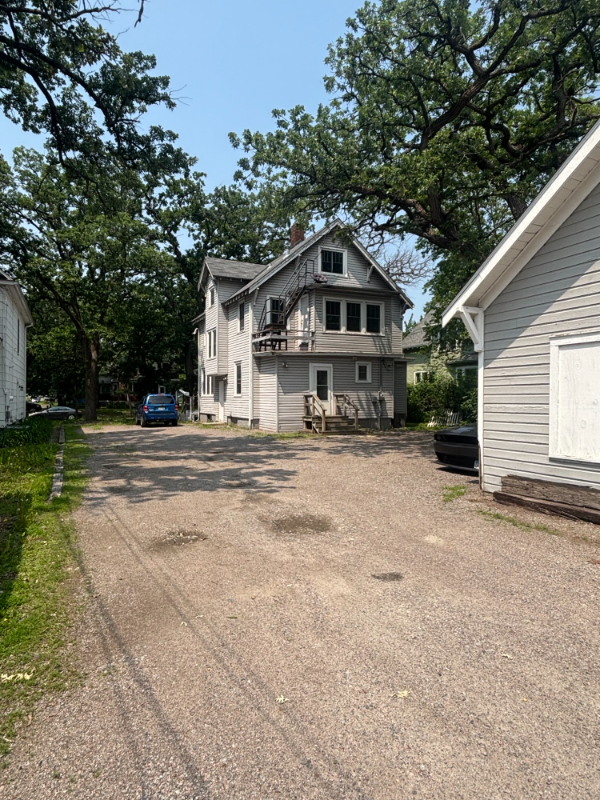 812 6th Ave S - Photo 3 of 14