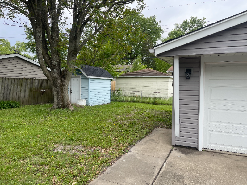 3624 Carpenter St - Photo 3 of 10