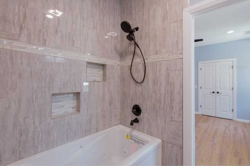 935 Ne 17th St - Photo 2 of 23