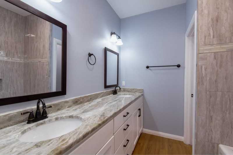 935 Ne 17th St - Photo 3 of 23