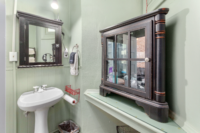 207 1/2 F St #1 - Photo 4 of 20