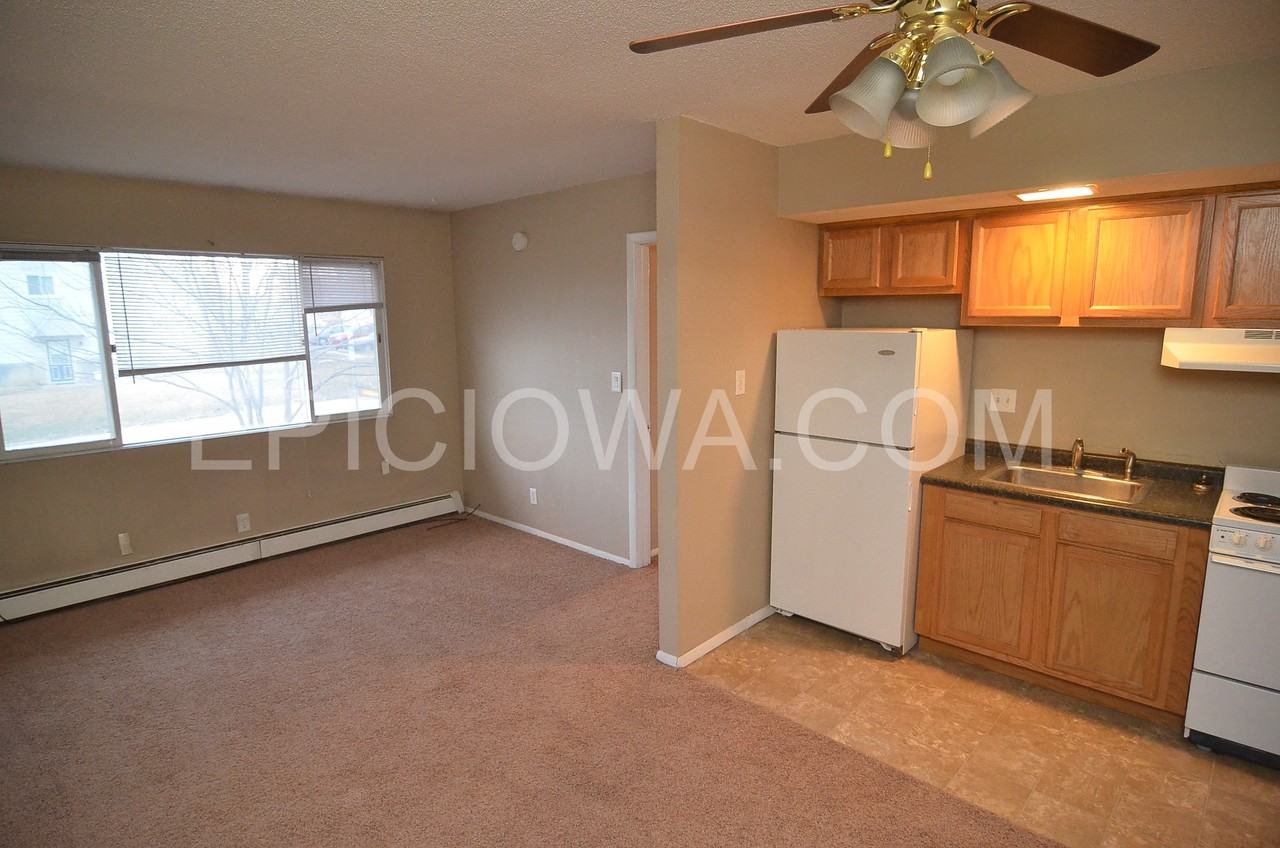 1385 Meadowview Dr - Photo 5 of 22