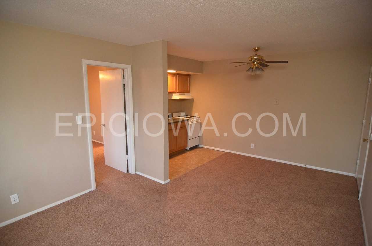 1385 Meadowview Dr - Photo 6 of 22