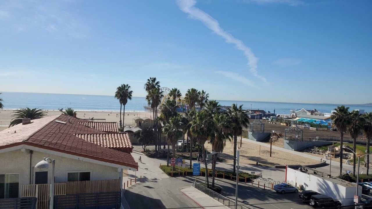 1649 Appian Way - Photo 3 of 25