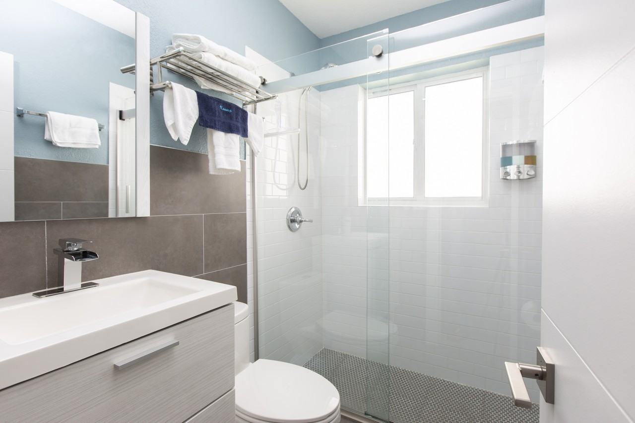 3217 Northeast 9th Street - Photo 2 of 14