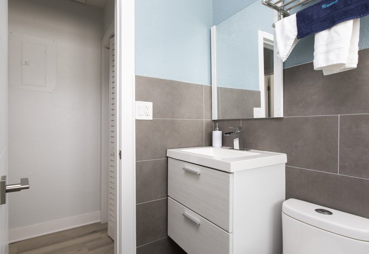 3217 Northeast 9th Street - Photo 5 of 14